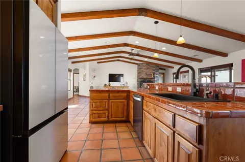 Kitchen - 60556 Mountain View Trl, Joshua Tree, CA 92252 photo 4 of 4