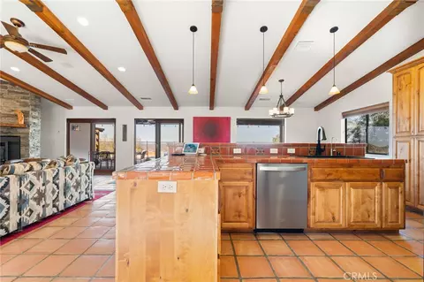Kitchen - 60556 Mountain View Trl, Joshua Tree, CA 92252 photo 2 of 4