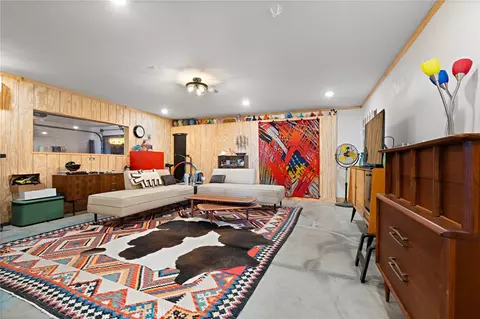 Living - 60556 Mountain View Trl, Joshua Tree, CA 92252 photo 9 of 11