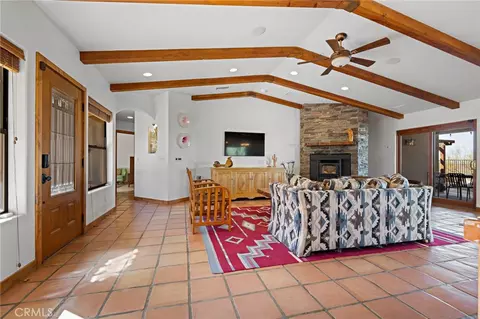 Living - 60556 Mountain View Trl, Joshua Tree, CA 92252 photo 2 of 11