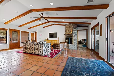 Living - 60556 Mountain View Trl, Joshua Tree, CA 92252 photo 3 of 11