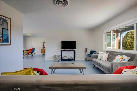 Living - 7994 Sunset Rd, Joshua Tree, CA 92252 photo 3 of 4