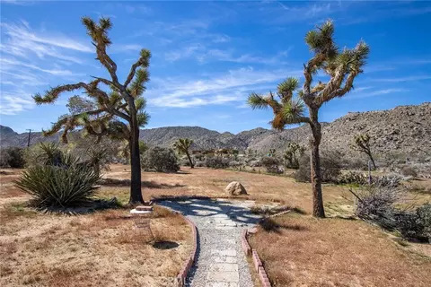 Exterior - 7994 Sunset Rd, Joshua Tree, CA 92252 photo 10 of 13