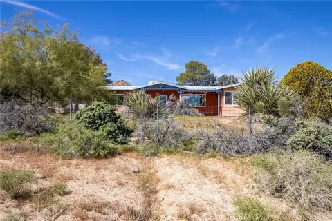 Exterior - 7994 Sunset Rd, Joshua Tree, CA 92252 photo 2 of 13