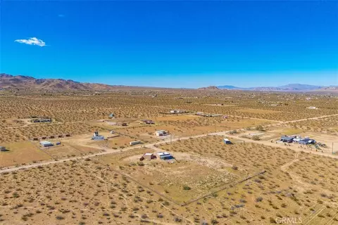 View/Area - 1335 Fortuna Ave, Landers, CA 92285 photo 2 of 12