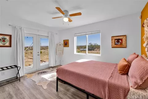 Bedroom - 1335 Fortuna Ave, Landers, CA 92285 photo 4 of 6