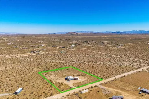 View/Area - 1335 Fortuna Ave, Landers, CA 92285 photo 9 of 12