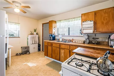 Kitchen - 5975 Desert Star, Johnson Valley, CA 92285 photo 4 of 4