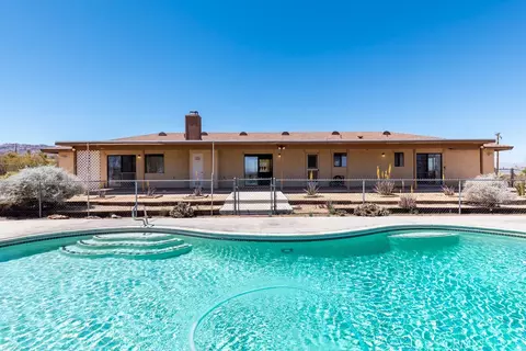 6425 Indian Cove Rd, Twentynine Palms, CA 92277