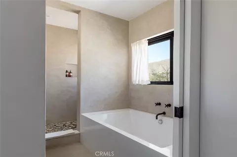 Bath - 48575 W Paradise, Morongo Valley, CA 92256 photo 1 of 6