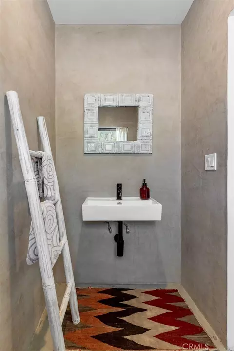 Bath - 48575 W Paradise, Morongo Valley, CA 92256 photo 5 of 6