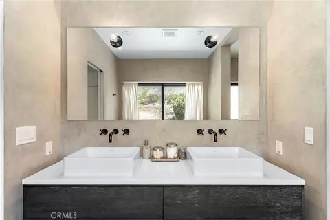 Bath - 48575 W Paradise, Morongo Valley, CA 92256 photo 3 of 6