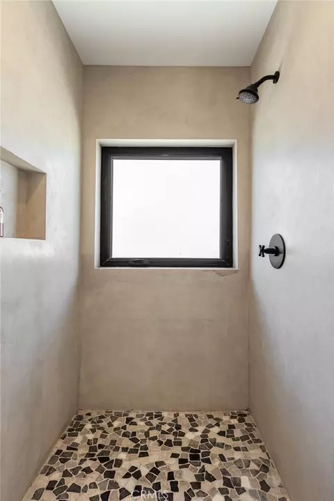 Bath - 48575 W Paradise, Morongo Valley, CA 92256 photo 4 of 6