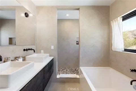 Bath - 48575 W Paradise, Morongo Valley, CA 92256 photo 2 of 6