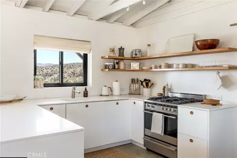 Kitchen - 48575 W Paradise, Morongo Valley, CA 92256 photo 1 of 3