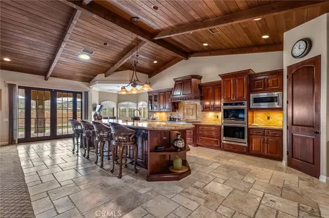 Kitchen - 58839 Santa Barbara Dr, Yucca Valley, CA 92284 photo 1 of 2