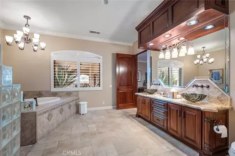 Bath - 58839 Santa Barbara Dr, Yucca Valley, CA 92284 photo 4 of 5