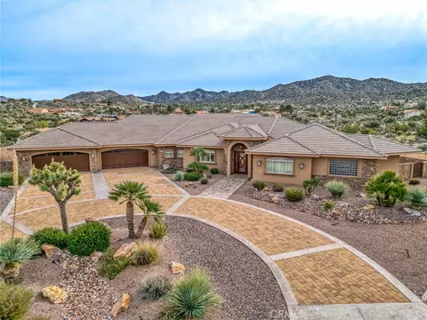 Exterior - 58839 Santa Barbara Dr, Yucca Valley, CA 92284 photo 6 of 17