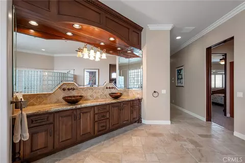 Bath - 58839 Santa Barbara Dr, Yucca Valley, CA 92284 photo 2 of 5