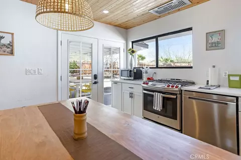 Kitchen - 61680 Valley View Dr, Joshua Tree, CA 92252 photo 2 of 4