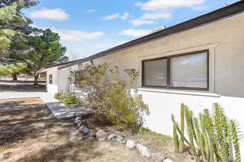 Exterior - 61680 Valley View Dr, Joshua Tree, CA 92252 photo 2 of 11