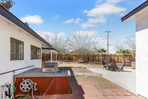 Exterior - 61680 Valley View Dr, Joshua Tree, CA 92252 photo 4 of 11