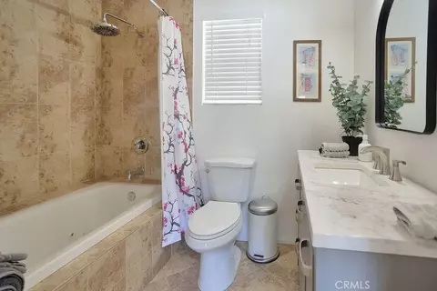 Bath - 61680 Valley View Dr, Joshua Tree, CA 92252 photo 1 of 2