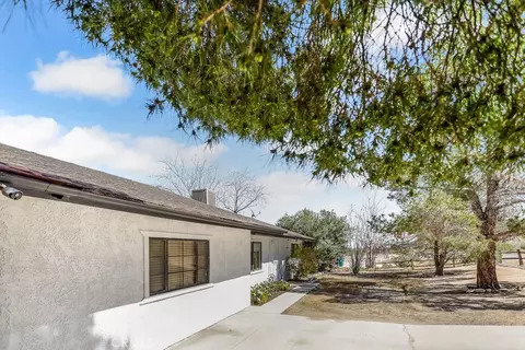 Exterior - 61680 Valley View Dr, Joshua Tree, CA 92252 photo 7 of 11