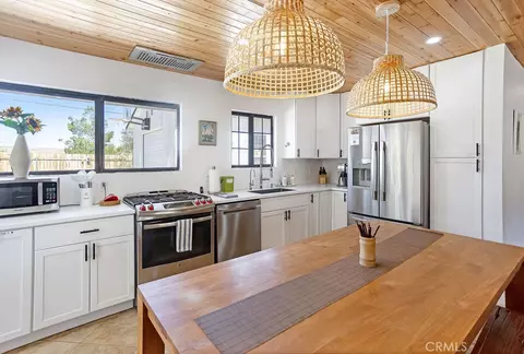 Kitchen - 61680 Valley View Dr, Joshua Tree, CA 92252 photo 1 of 4