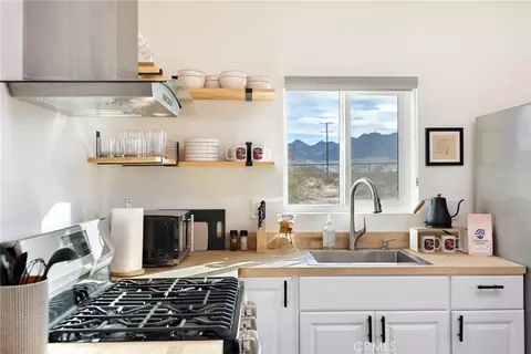 Kitchen - 5737 Mojave Ranch Rd, Joshua Tree, CA 92252 photo 3 of 5