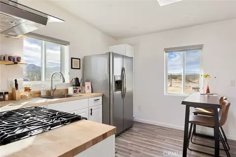 Kitchen - 5737 Mojave Ranch Rd, Joshua Tree, CA 92252 photo 4 of 5