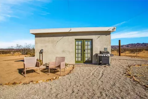 Exterior - 5737 Mojave Ranch Rd, Joshua Tree, CA 92252 photo 9 of 10