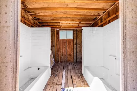 Bath - 1022 Chuckawalla Rd, Landers, CA 92285 photo 3 of 3