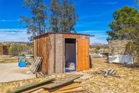 Exterior - 1022 Chuckawalla Rd, Landers, CA 92285 photo 12 of 17