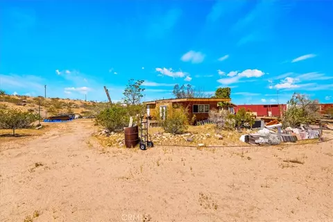 Exterior - 1022 Chuckawalla Rd, Landers, CA 92285 photo 4 of 17