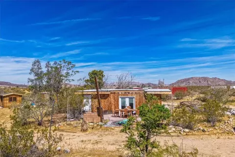 Exterior - 1022 Chuckawalla Rd, Landers, CA 92285 photo 3 of 17
