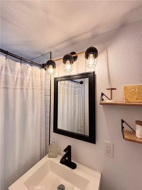 Bath - 1746 Golden Sands, Landers, CA 92285 photo 2 of 4