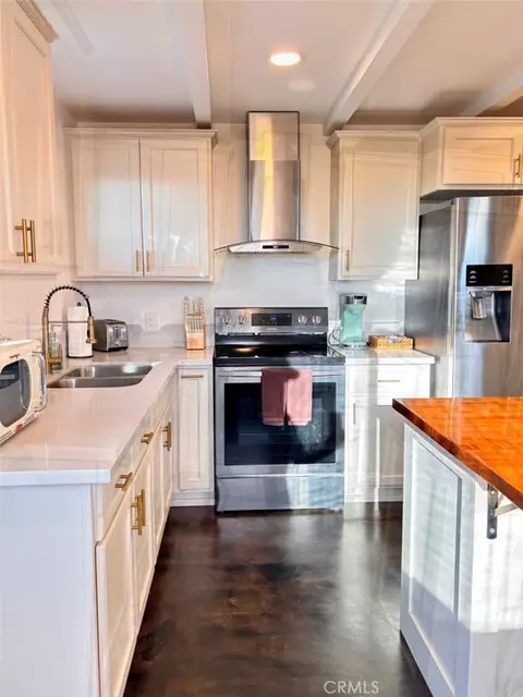 Kitchen - 1746 Golden Sands, Landers, CA 92285 photo 5 of 7