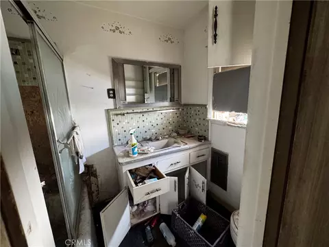 Bath - 508 Bazoobuth, Needles, CA 92363 photo 1 of 1