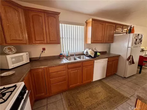 Kitchen - 99 Zoe Ln, Needles, CA 92363 photo 2 of 4