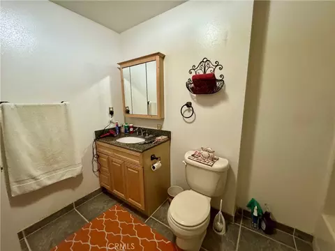 Bath - 99 Zoe Ln, Needles, CA 92363 photo 2 of 4