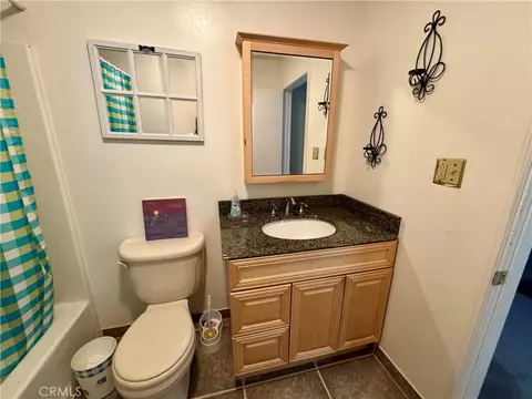 Bath - 99 Zoe Ln, Needles, CA 92363 photo 4 of 4