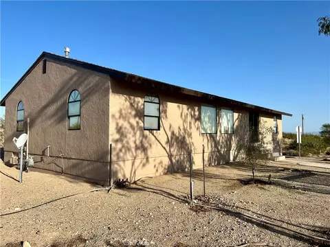 Exterior - 99 Zoe Ln, Needles, CA 92363 photo 2 of 8