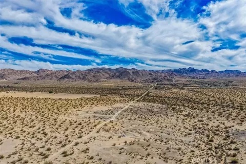 65944 Pipeline Rd, Joshua Tree, CA 92252