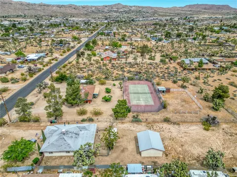 View/Area - 7625 Joshua Vw, Yucca Valley, CA 92284 photo 9 of 10