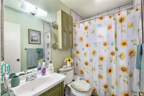 Bath - 7625 Joshua Vw, Yucca Valley, CA 92284 photo 1 of 1