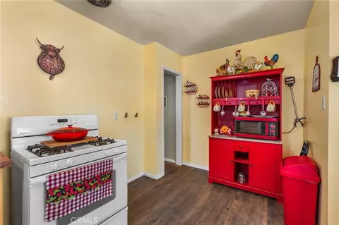 Kitchen - 7625 Joshua Vw, Yucca Valley, CA 92284 photo 2 of 2