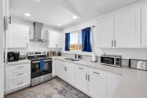 Kitchen - 670 Ducor Ave, Landers, CA 92285 photo 2 of 3
