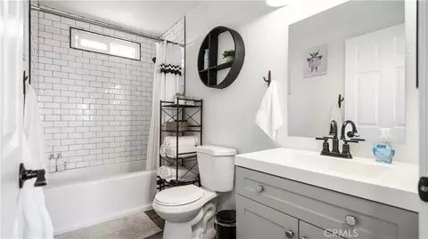 Bath - 670 Ducor Ave, Landers, CA 92285 photo 3 of 5