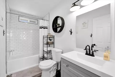Bath - 670 Ducor Ave, Landers, CA 92285 photo 2 of 5